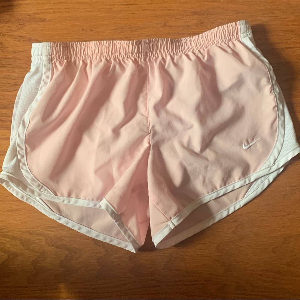 Nike Tempo Shorts - Light pink & white